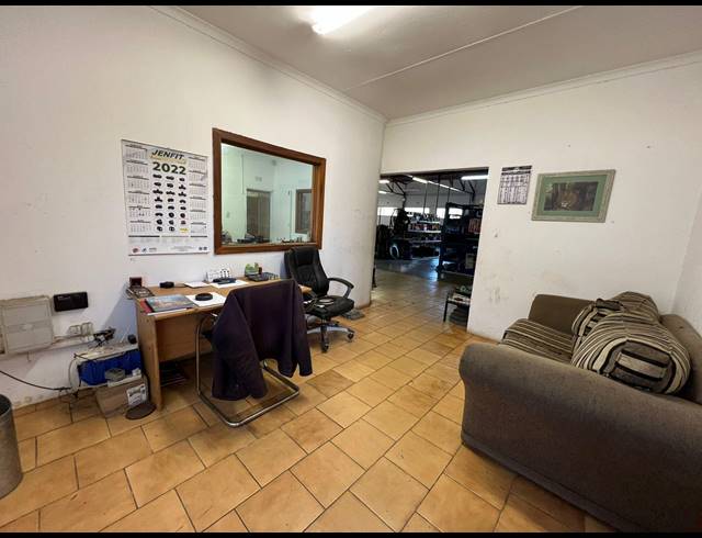 1,160M² WAREHOUSE FOR SALE IN PRIMROSE